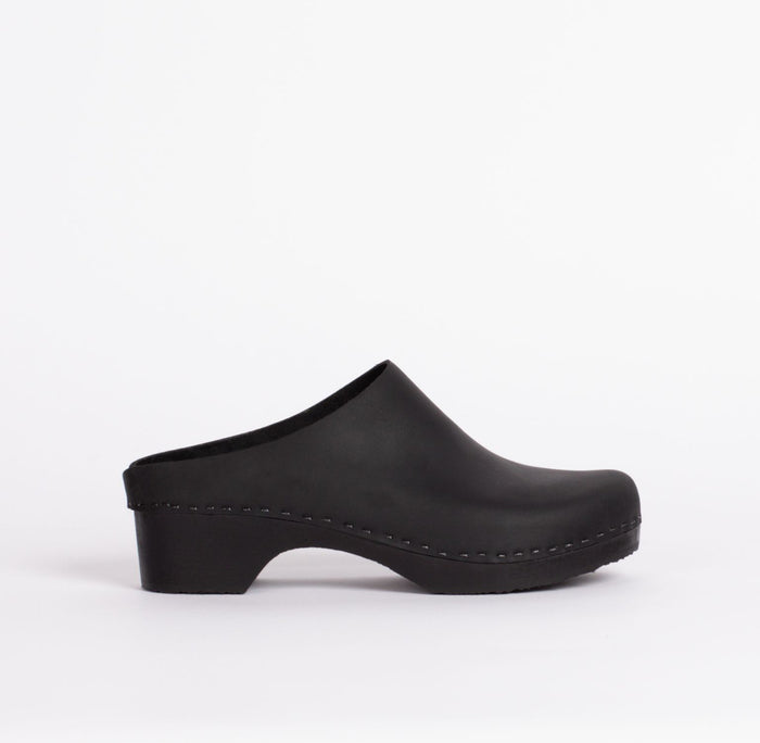 Lila worker in Mono black