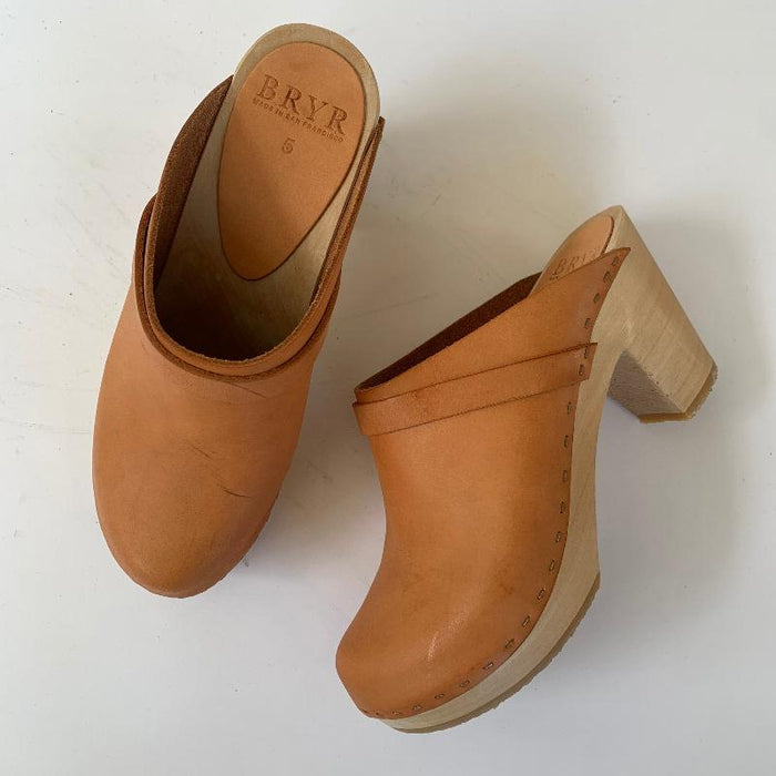 Kat in Natural, Size 5 (70% off)