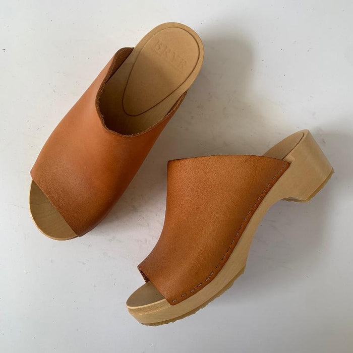 Worker Slide in Natural, Size 5 (70% off)