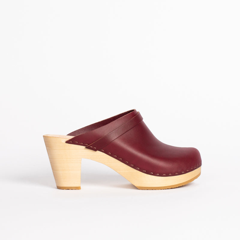 Kat heel in Burgundy (RTS)