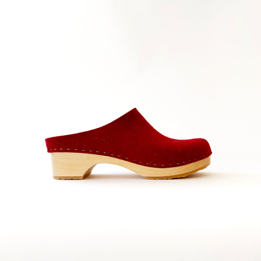 Wrap Worker Clog in Holly Berry Felt