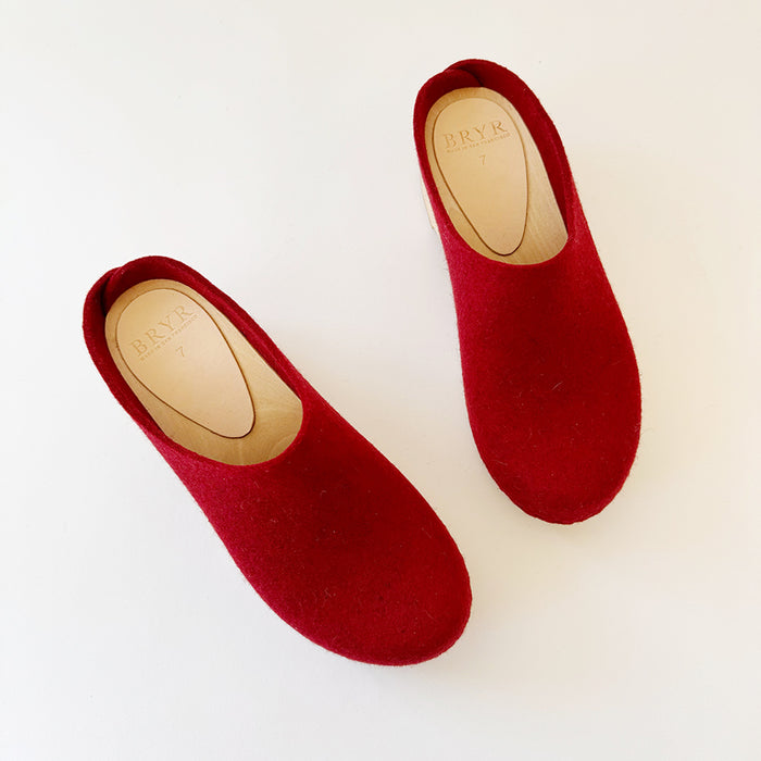 Wrap Worker Clog in Holly Berry Felt