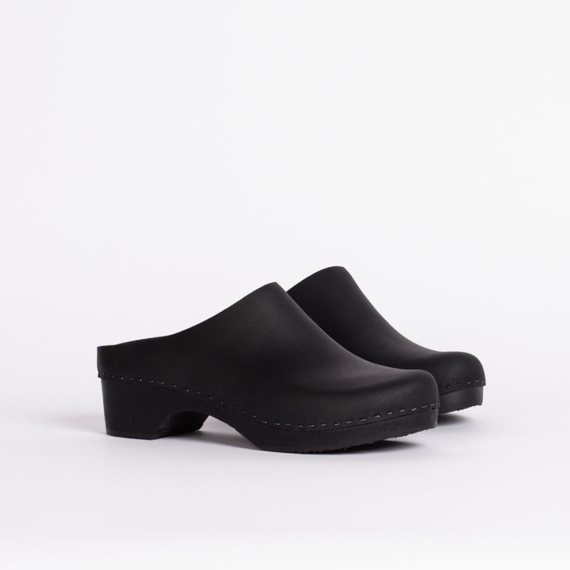 Lila worker in Mono black